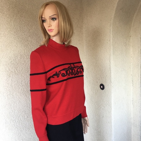 St. John collection cherry/black sweater size S - Picture 5 of 12